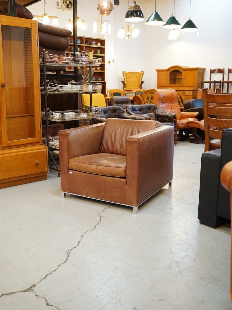 Molinari <br> 1シーターソファ <br> Italy <br>大和店 - ヴィンテージ SHARK ATTACK