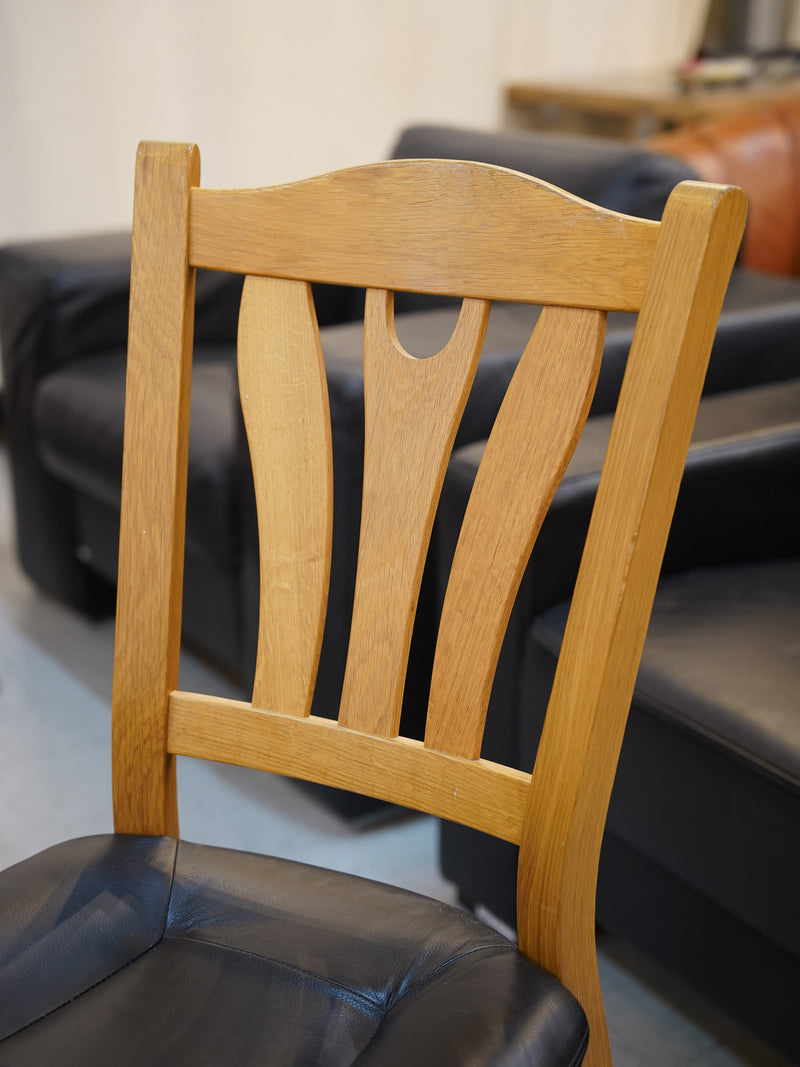 オークウッド レザー ダイニングチェア <br> Netherlands <br>大和店 - ヴィンテージ SHARK ATTACK