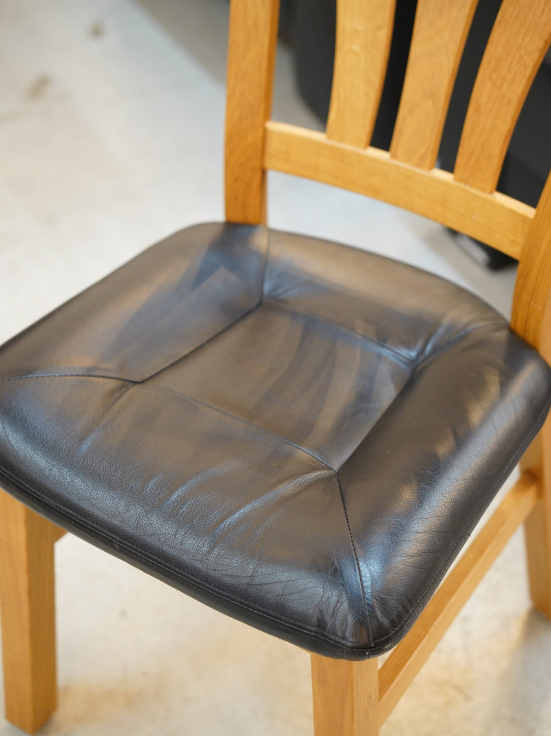 オークウッド レザー ダイニングチェア <br> Netherlands <br>大和店 - ヴィンテージ SHARK ATTACK