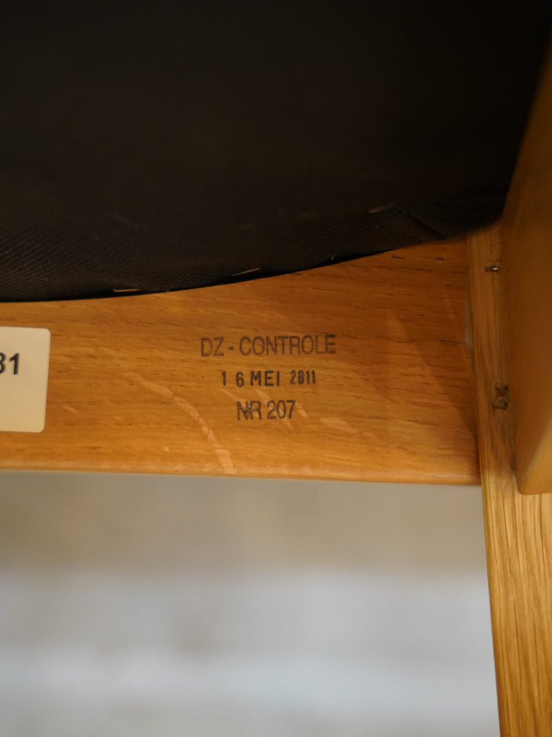 オークウッド レザー ダイニングチェア <br> Netherlands <br>大和店 - ヴィンテージ SHARK ATTACK