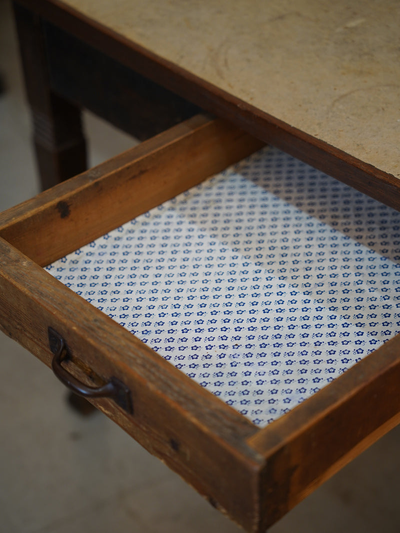 ワークテーブル <br> 大和店 - ヴィンテージ SHARK ATTACK