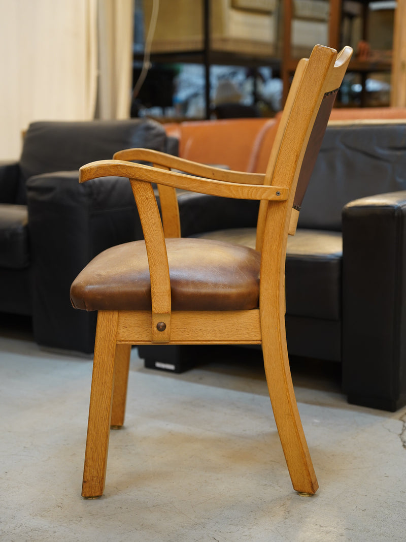 オークウッド レザー アームチェア<br> 大和店 - ヴィンテージ SHARK ATTACK