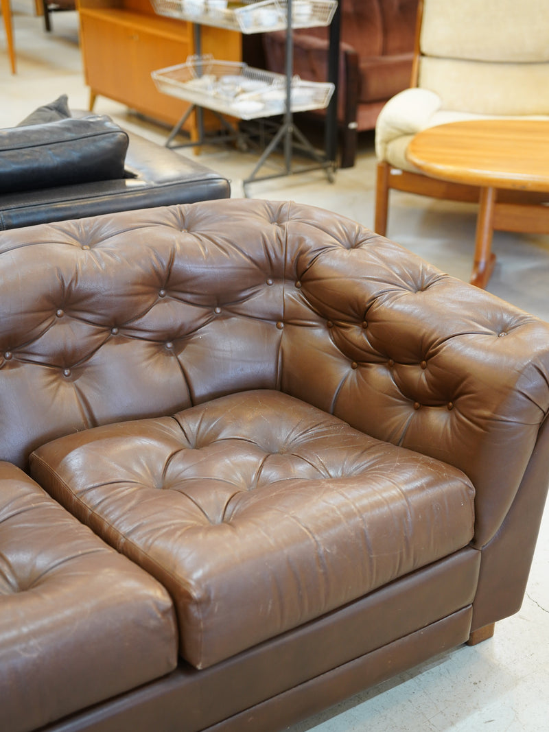 レザー 3シーターソファ<br> 大和店 - ヴィンテージ SHARK ATTACK