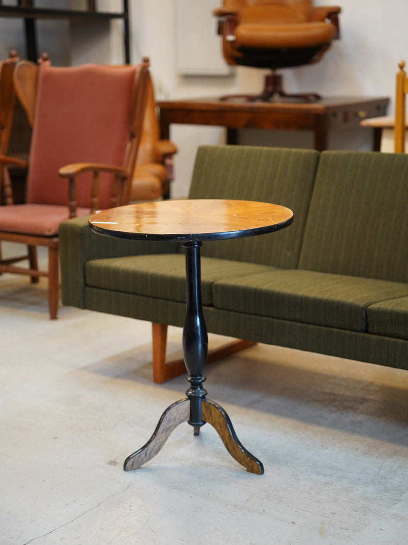 ラウンドサイドテーブル <br> 大和店 - ヴィンテージ SHARK ATTACK