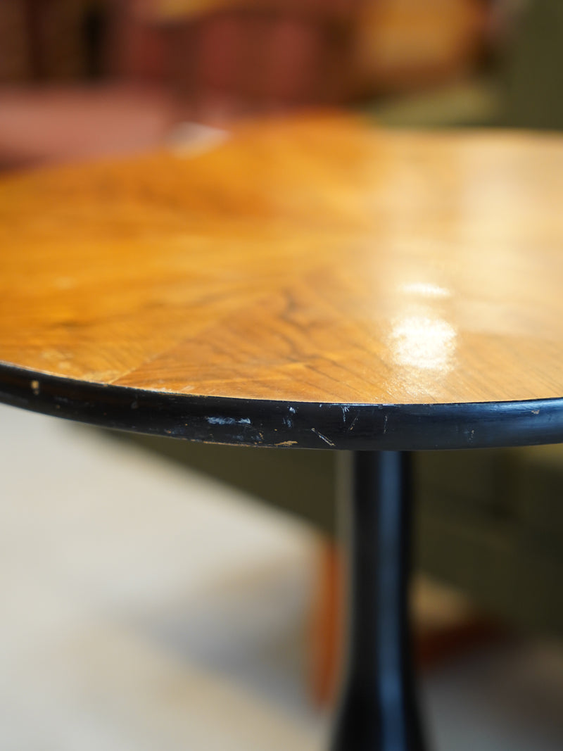 ラウンドサイドテーブル <br> 大和店 - ヴィンテージ SHARK ATTACK