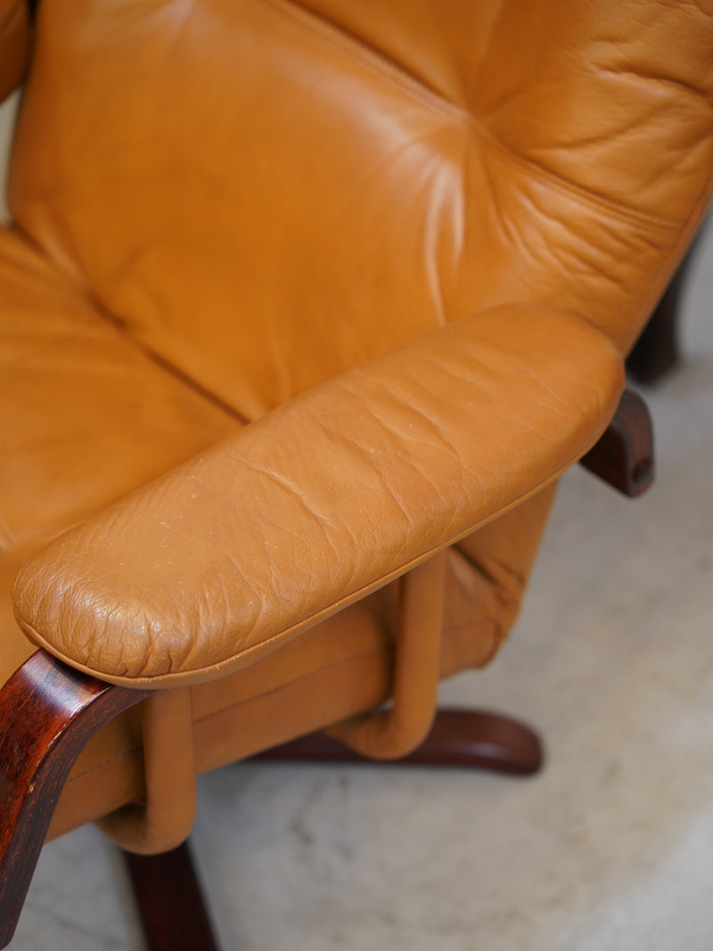 レザー リクライニングチェア オットマン付き<br> 大和店 - ヴィンテージ SHARK ATTACK