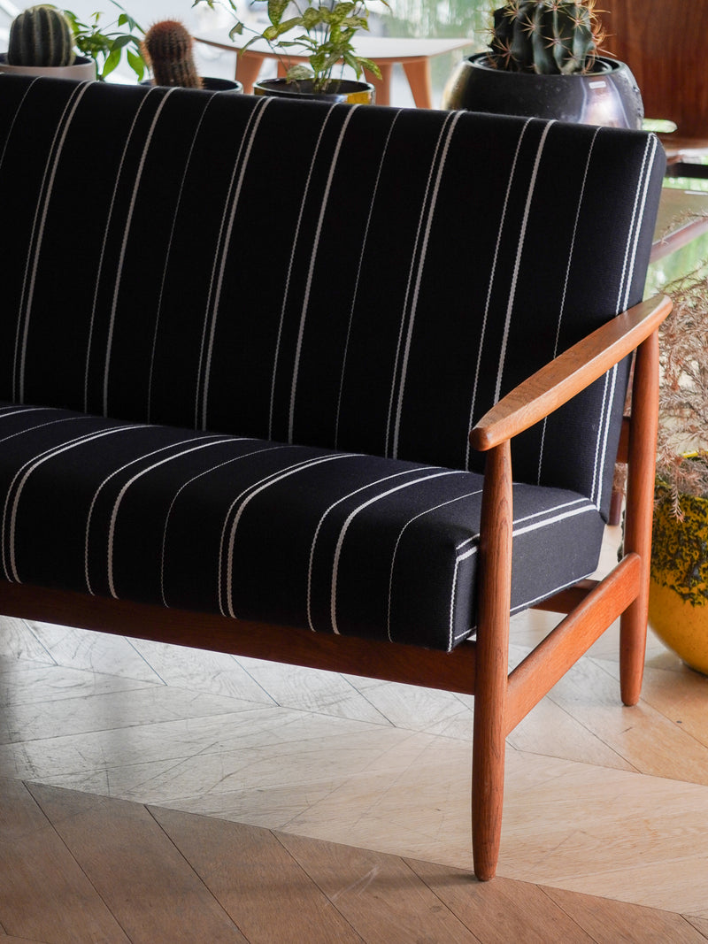 FDB Møbler , Ejvind A. Johansson <br>2 seater Sofa <br>1980's , Denmark <br>bob's box - ヴィンテージ SHARK ATTACK