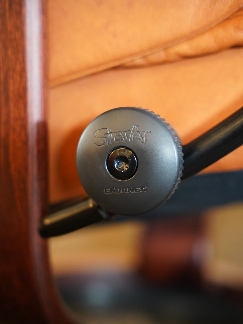 EKORNES <br> レザー リクライニングチェア オットマン付き <br> Norway <br> 大和店