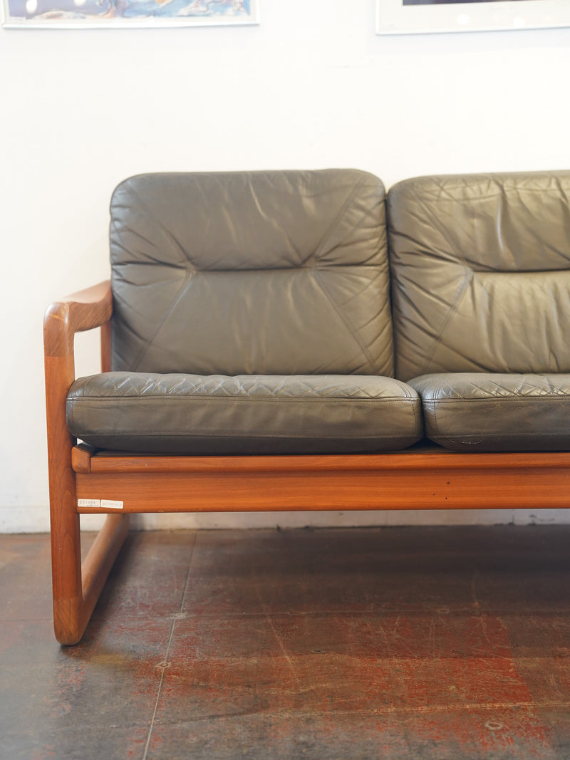 Holstebro Møbelfabrik <br> 3シーターレザーソファ <br> Denmark , 1960's  <br> 大和店