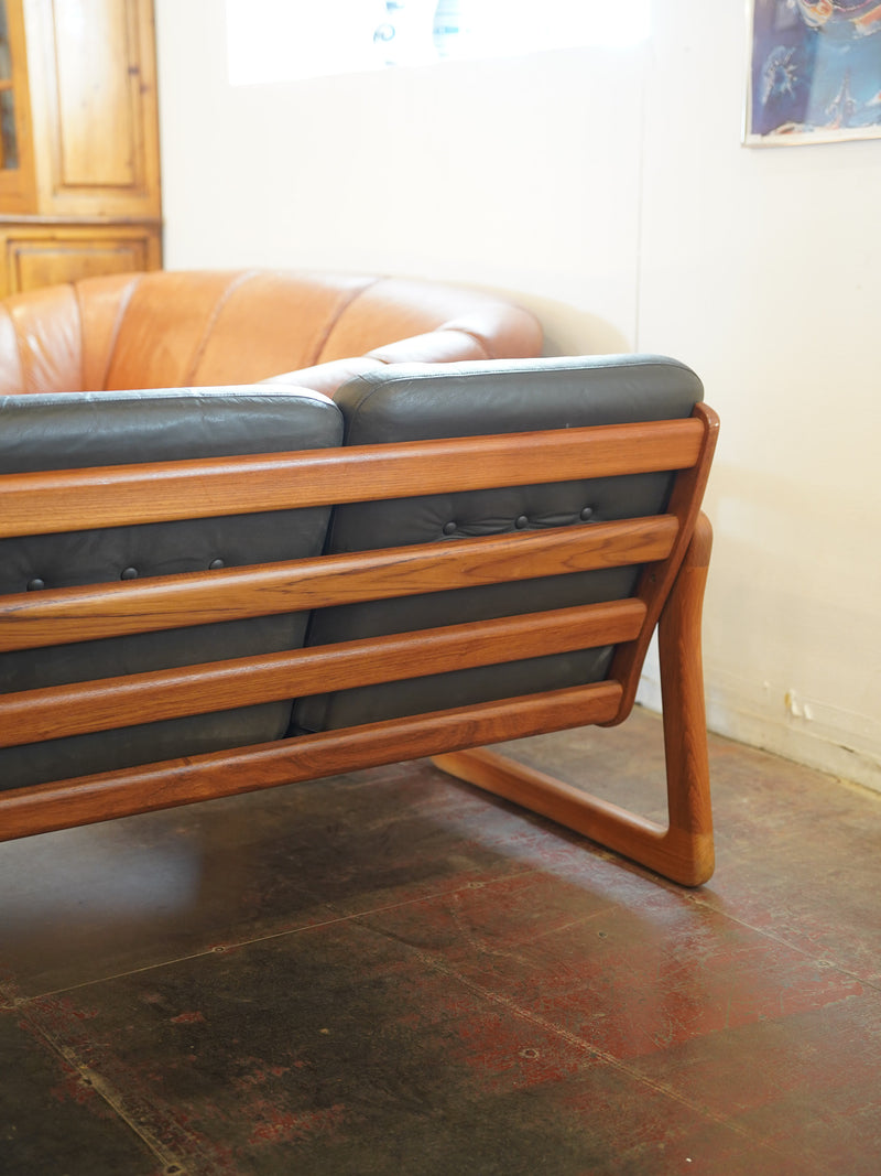 Holstebro Møbelfabrik <br> 3シーターレザーソファ <br> Denmark , 1960's  <br> 大和店