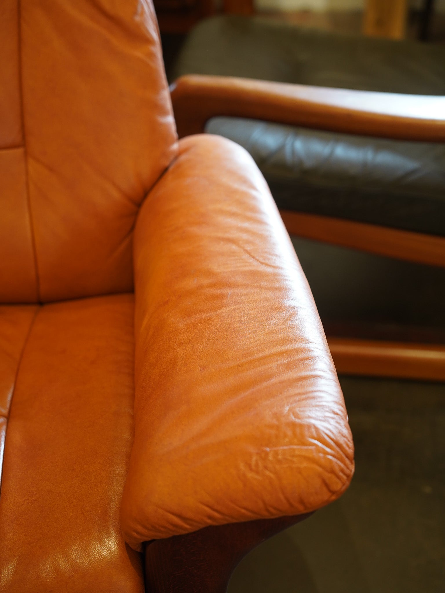 ※アーカイブしない EKORNES - レザー ローバック 3シーター - Norway , 1970's - 大和店 HOLD anynal shiba