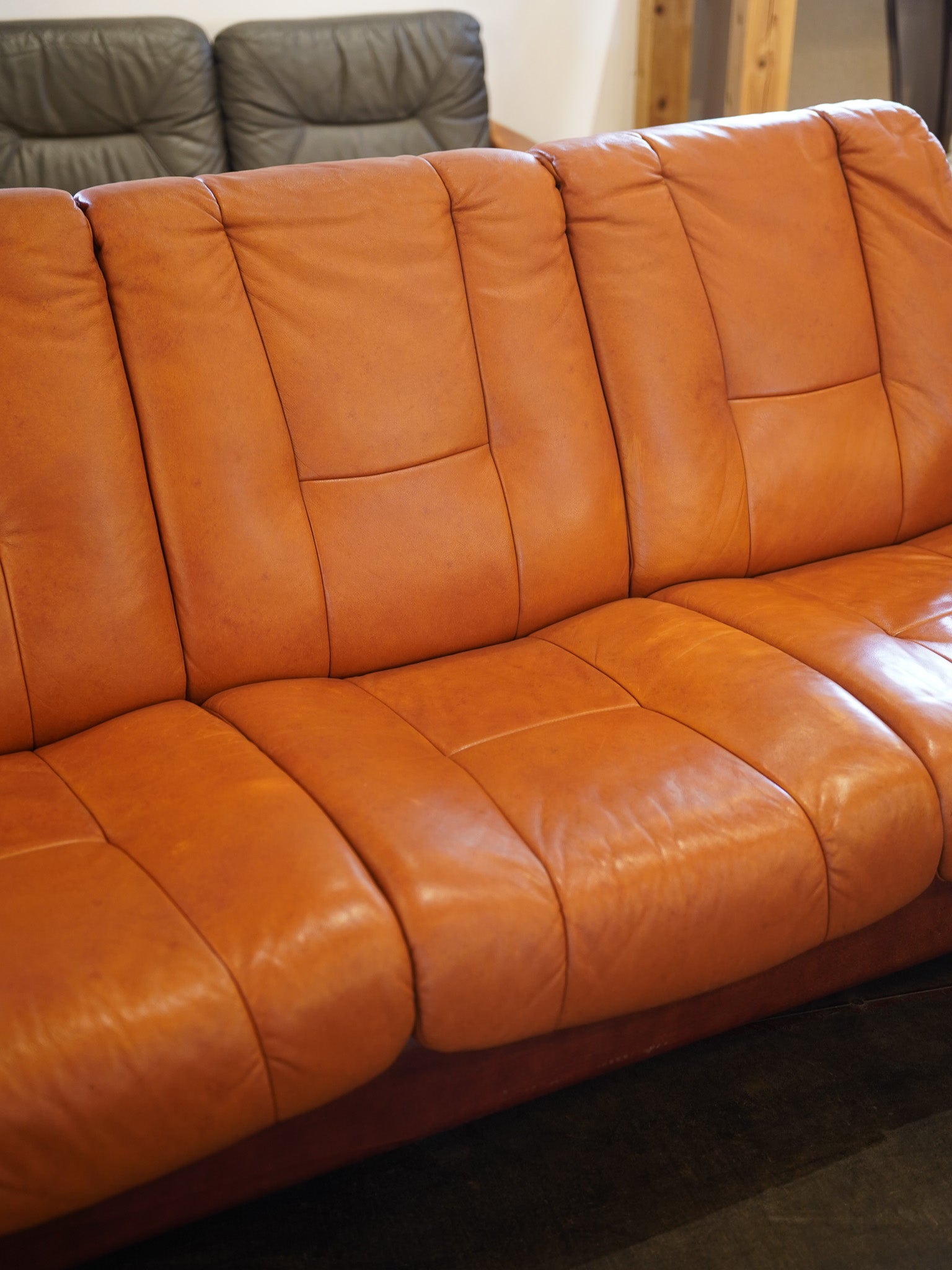 ※アーカイブしない EKORNES - レザー ローバック 3シーター - Norway , 1970's - 大和店 HOLD anynal shiba