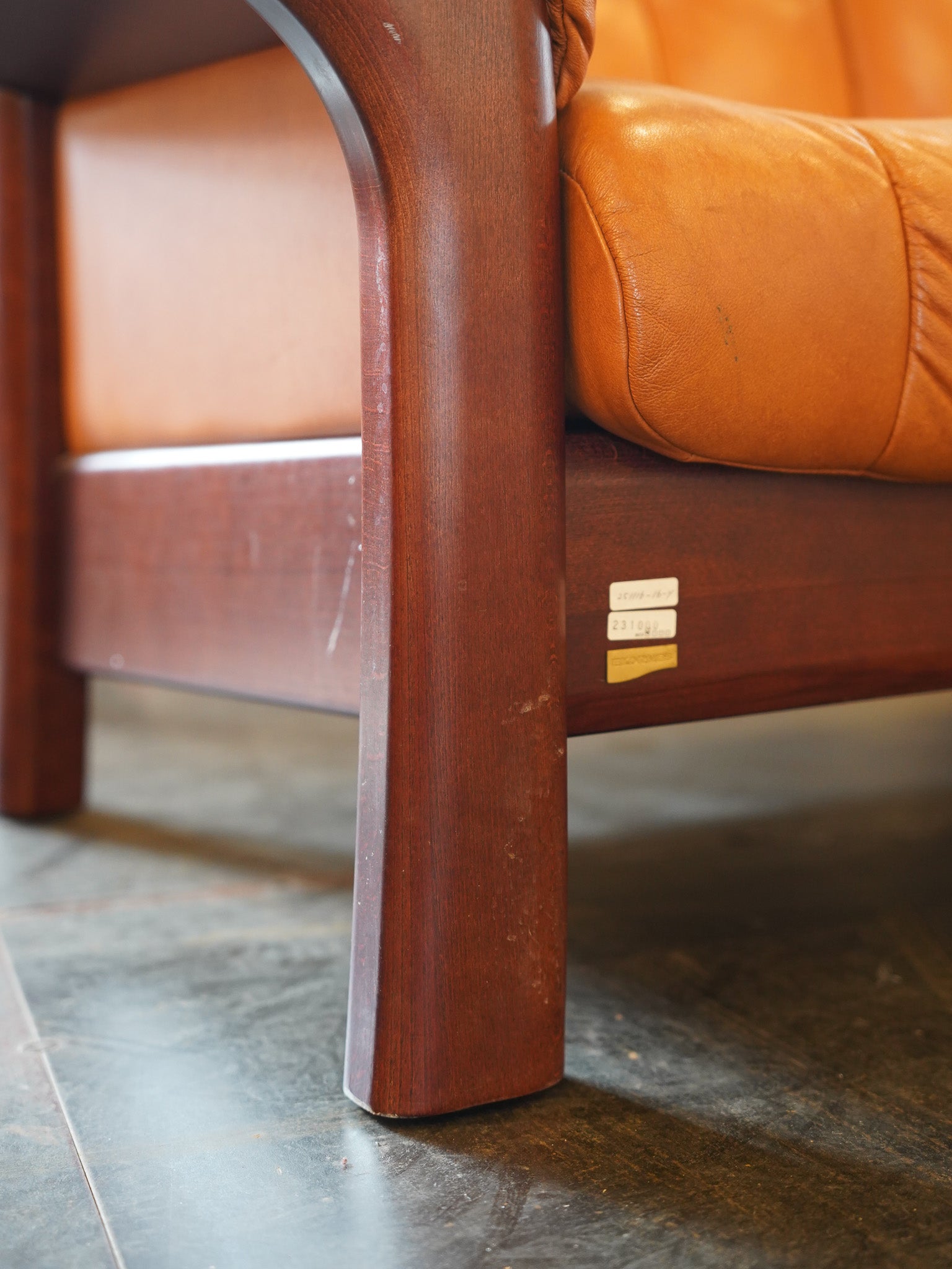 ※アーカイブしない EKORNES - レザー ローバック 3シーター - Norway , 1970's - 大和店 HOLD anynal shiba
