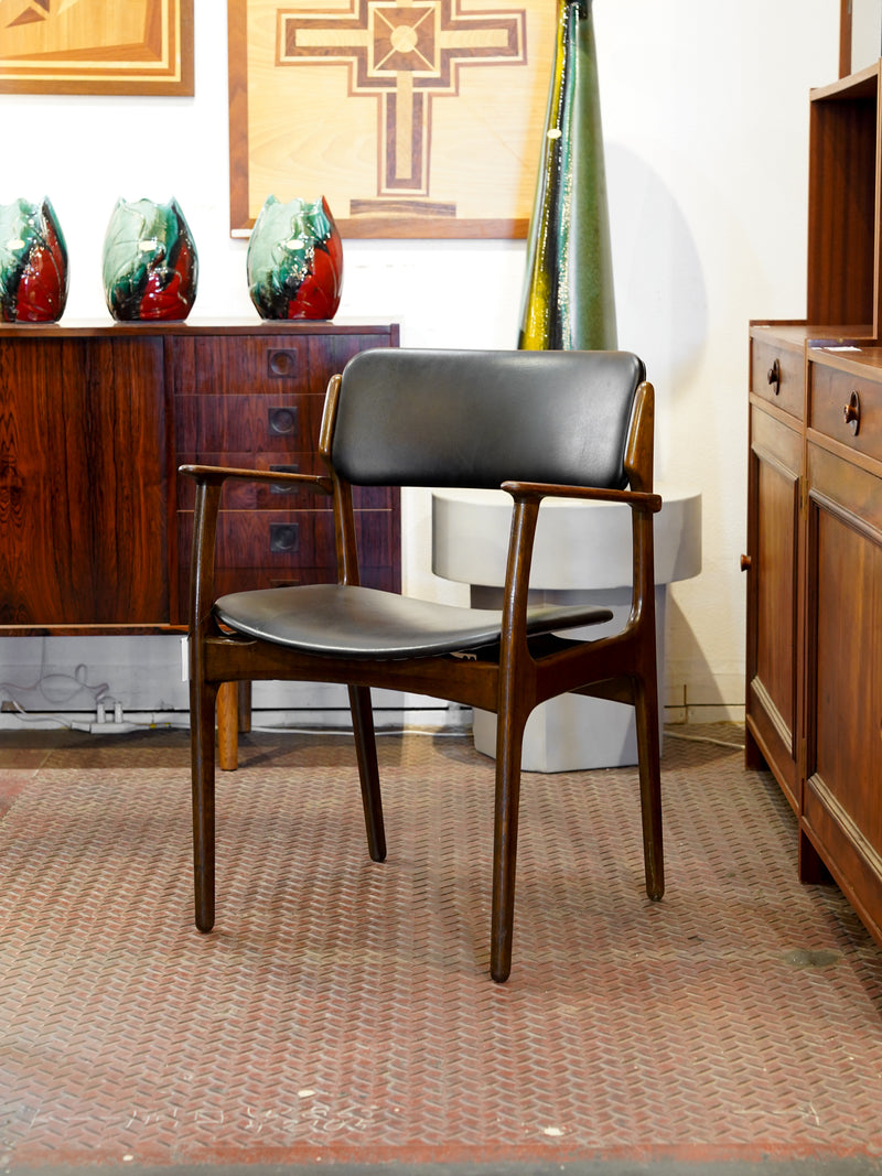 DINING CHAIR