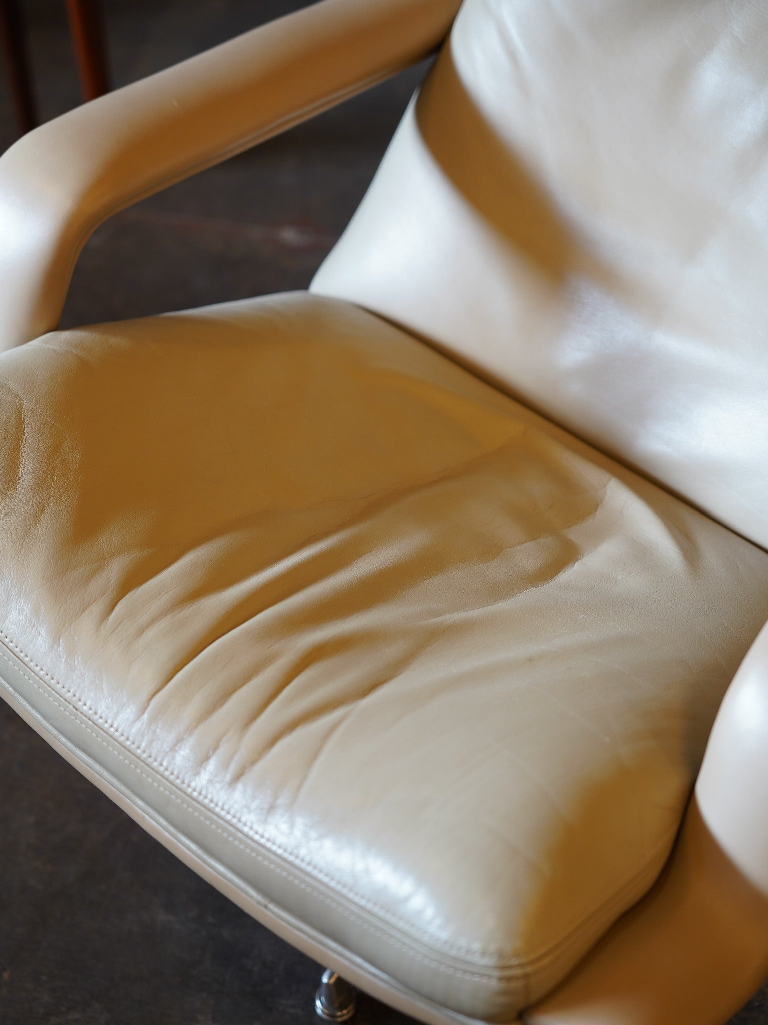 Artifort  Geoffrey Harcoourt - "F152" レザーラウンジチェア - オランダ 1970's - cerote antiques