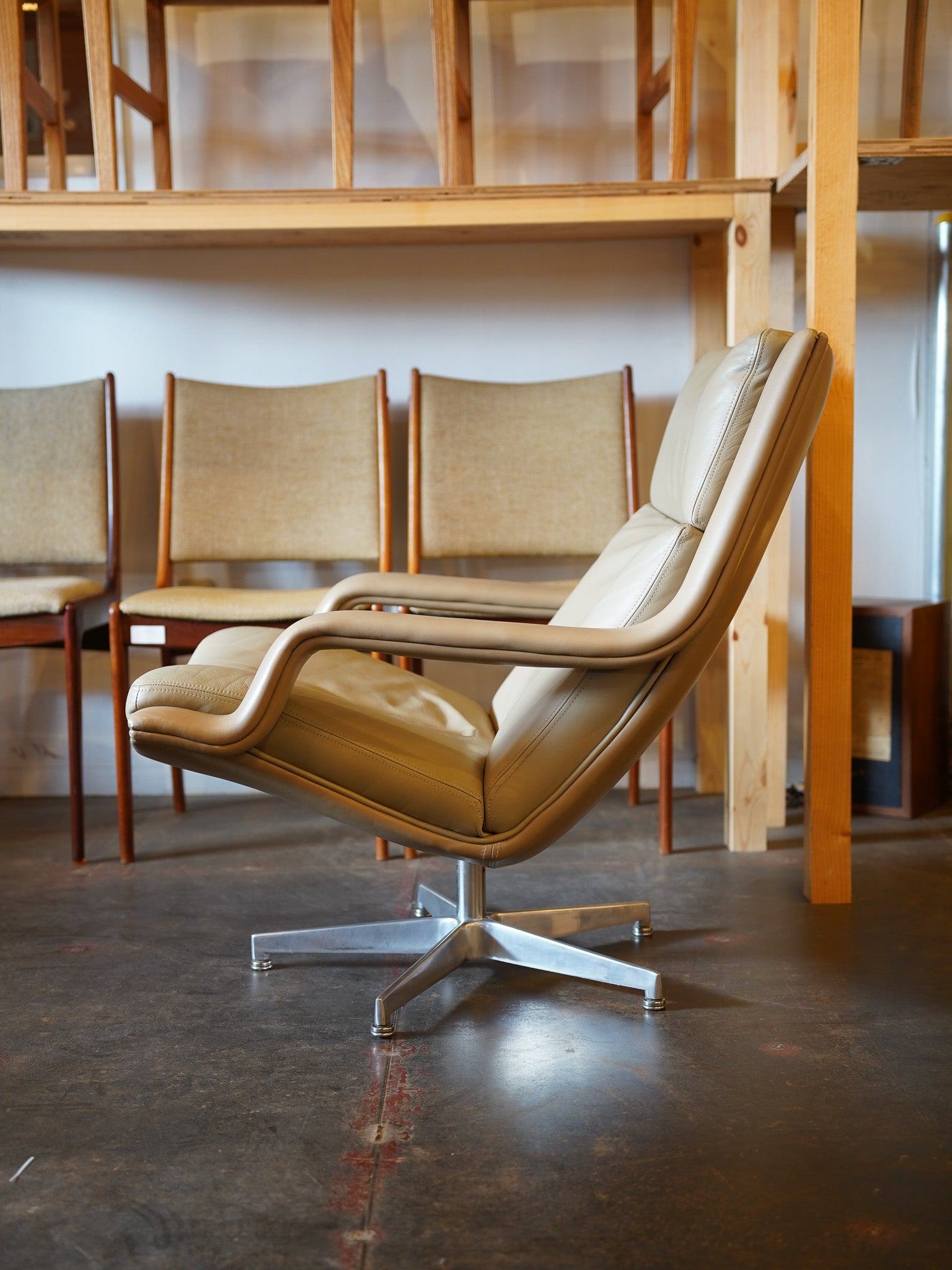 Artifort  Geoffrey Harcoourt - "F152" レザーラウンジチェア - オランダ 1970's - cerote antiques