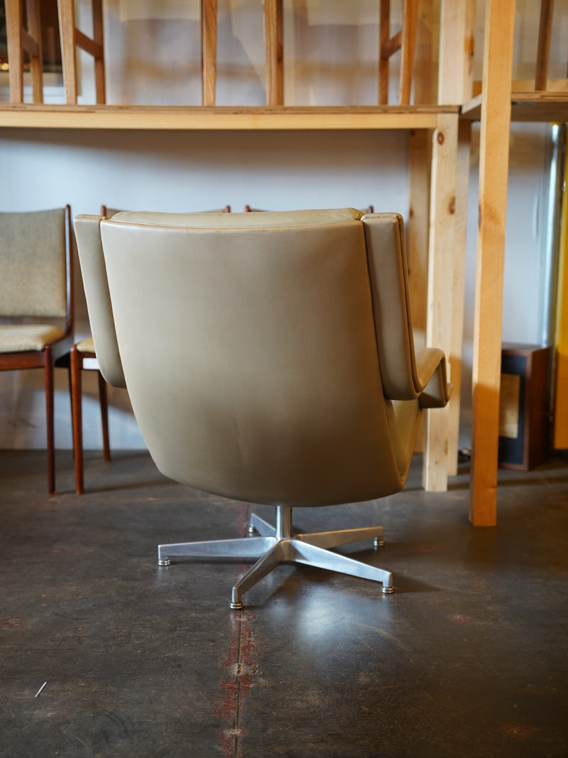 レザー ラウンジチェア <br> 大和店