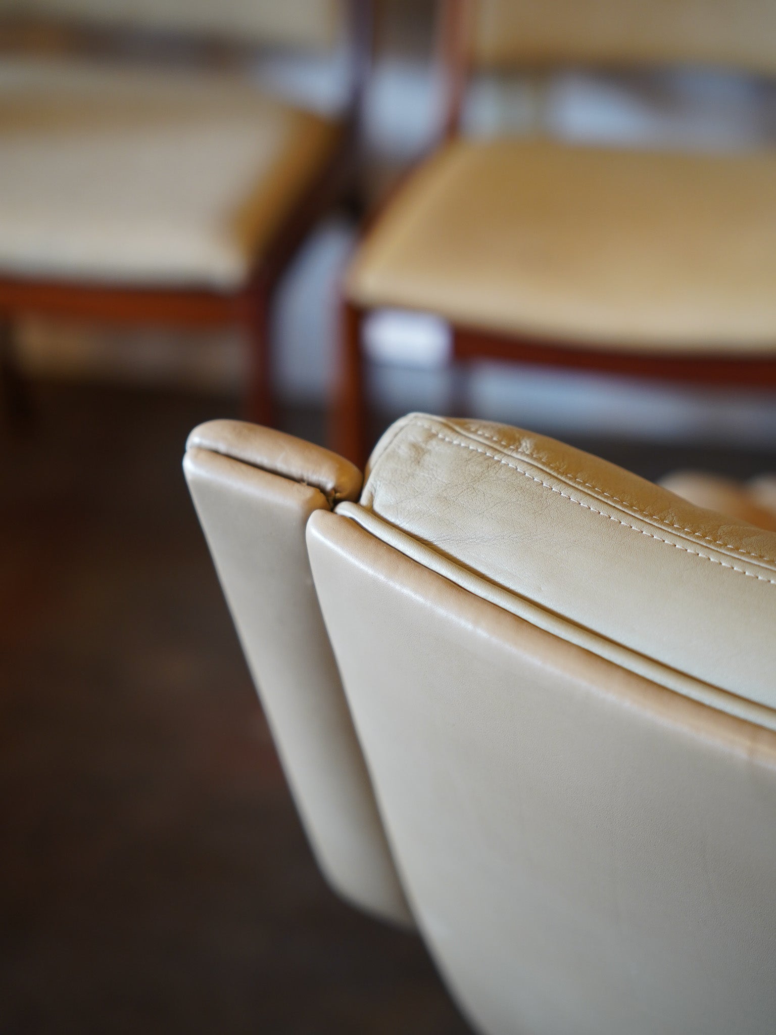 Artifort  Geoffrey Harcoourt - "F152" レザーラウンジチェア - オランダ 1970's - cerote antiques
