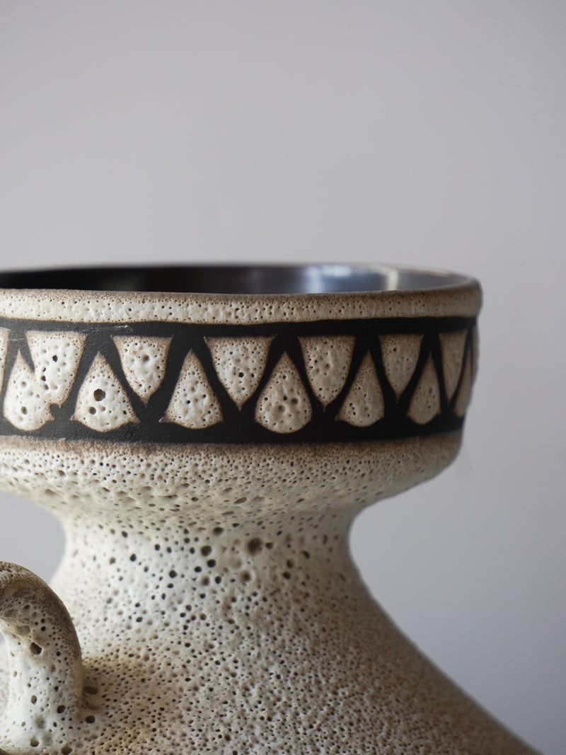 Gmudner <br>Fat Lava <br>セラミック フラワーベース <br>1950's , Austria<br>bob's box - ヴィンテージ SHARK ATTACK