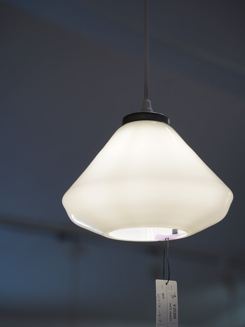 ミルクガラス ペンダントランプ <br> 大和店