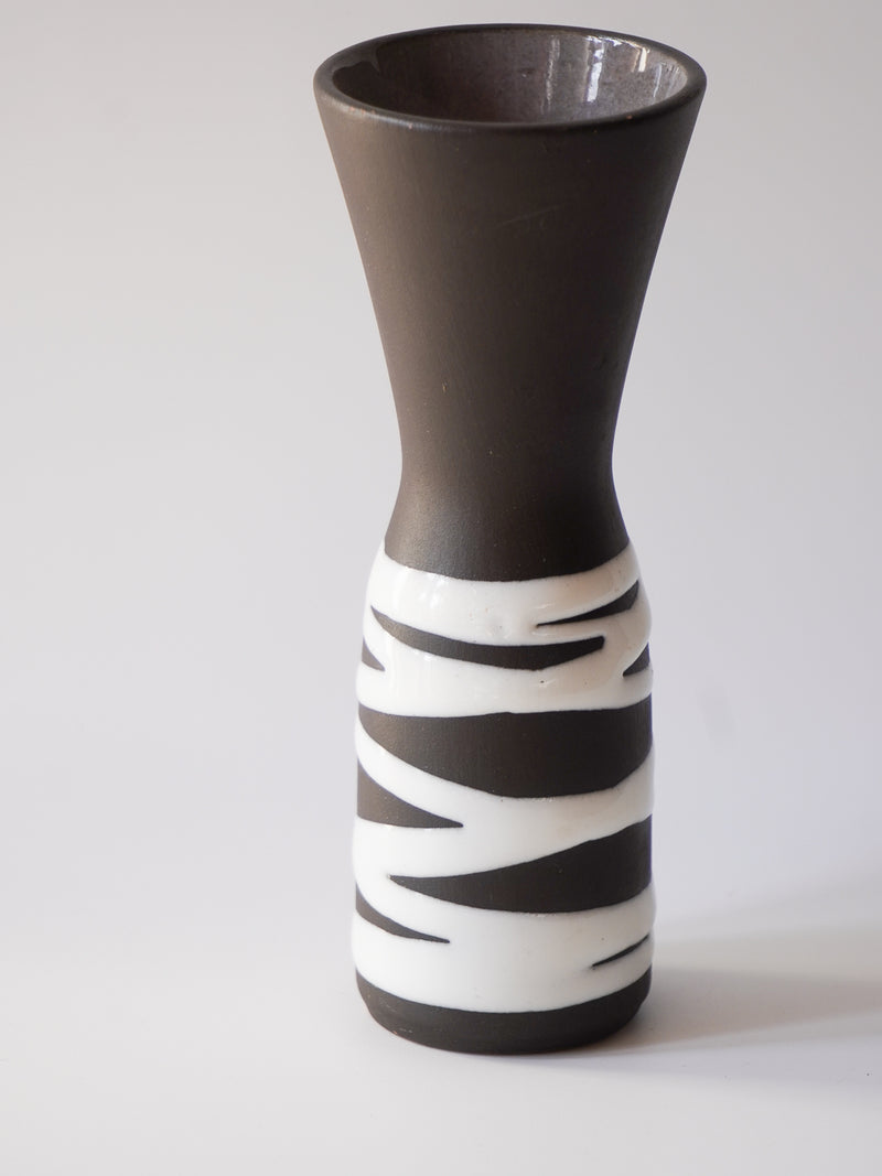 Fat Lava 4221-00<br>Fat Lava <br>セラミック フラワーベース <br>Germany <br>bob's box - ヴィンテージ SHARK ATTACK