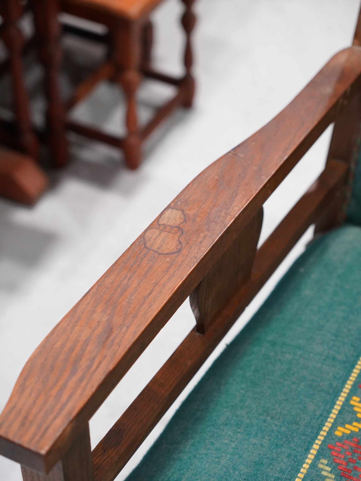 ファブリックアームチェア