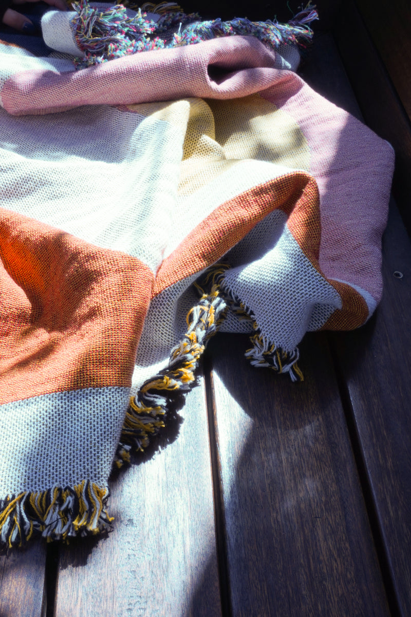 SLOWDOWN STUDIO <br>EssienThrow(Art by Noémie Cédille) <br>reload店 - ヴィンテージ SHARK ATTACK