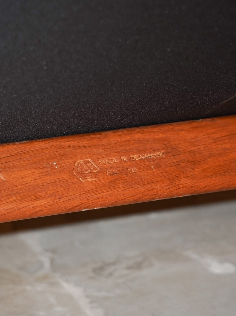 FDB Møbler , Ejvind A. Johansson <br>2 seater Sofa <br>1980's , Denmark <br>bob's box - ヴィンテージ SHARK ATTACK