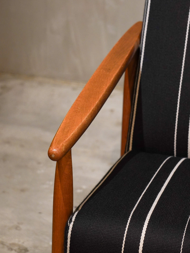 FDB Møbler , Ejvind A. Johansson <br>2 seater Sofa <br>1980's , Denmark <br>bob's box - ヴィンテージ SHARK ATTACK