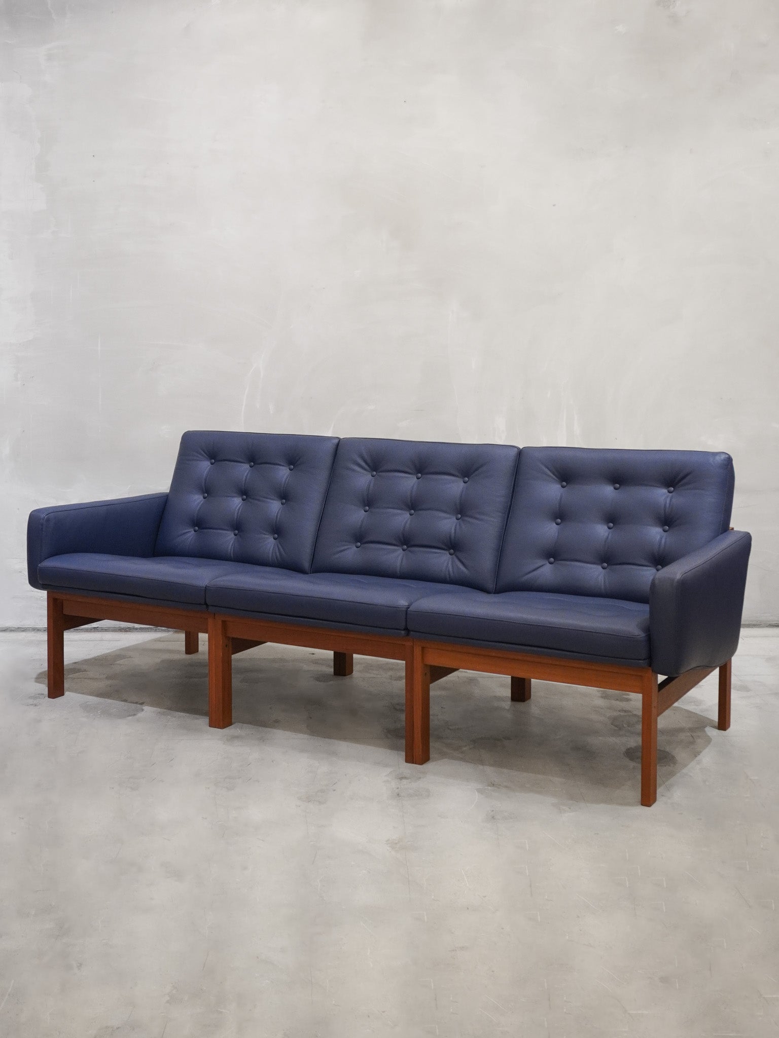 SOFA – SHARK ATTACK ONLINE SHOP