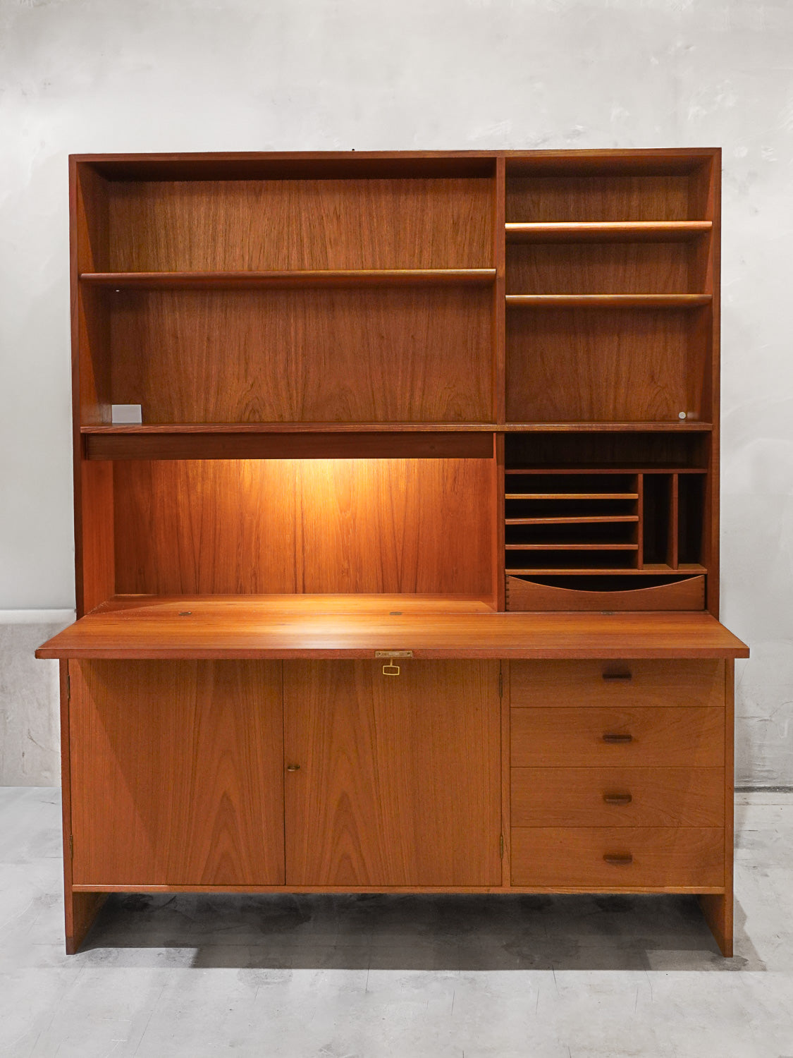 RY Møbler , Hans J. Wegner - Denmark , 1960's - ライティングキャビネット