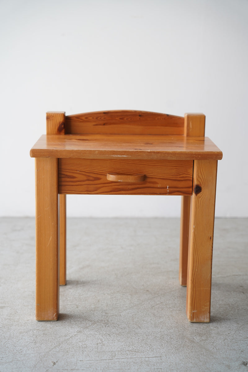 パインウッド ナイトテーブル <br>大和店 - ヴィンテージ SHARK ATTACK