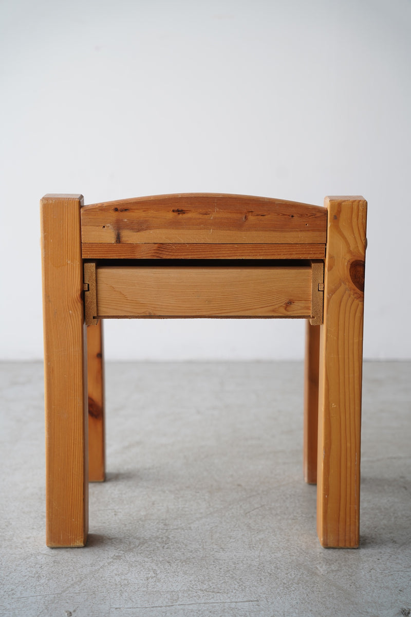 パインウッド ナイトテーブル <br>大和店 - ヴィンテージ SHARK ATTACK