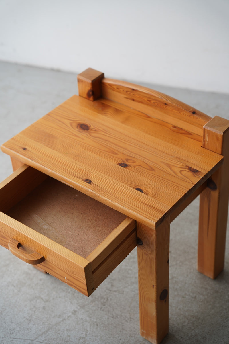 パインウッド ナイトテーブル <br>大和店 - ヴィンテージ SHARK ATTACK