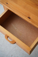 パインウッド ナイトテーブル <br>大和店 - ヴィンテージ SHARK ATTACK