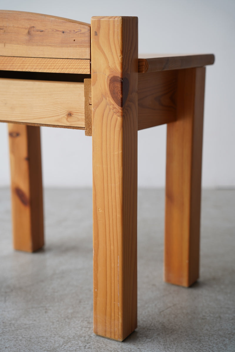 パインウッド ナイトテーブル <br>大和店 - ヴィンテージ SHARK ATTACK