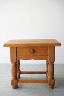 オークウッド <br> サイドテーブル / ナイトテーブル <br>大和店 - ヴィンテージ SHARK ATTACK