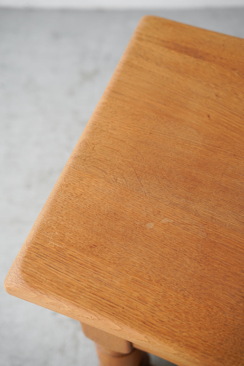 オークウッド <br> サイドテーブル / ナイトテーブル <br>大和店 - ヴィンテージ SHARK ATTACK