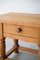 オークウッド <br> サイドテーブル / ナイトテーブル <br>大和店 - ヴィンテージ SHARK ATTACK