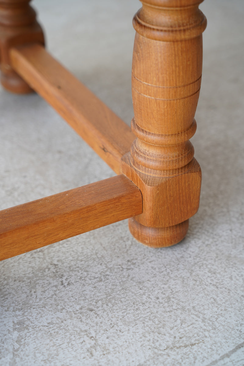 オークウッド <br> サイドテーブル / ナイトテーブル <br>大和店 - ヴィンテージ SHARK ATTACK