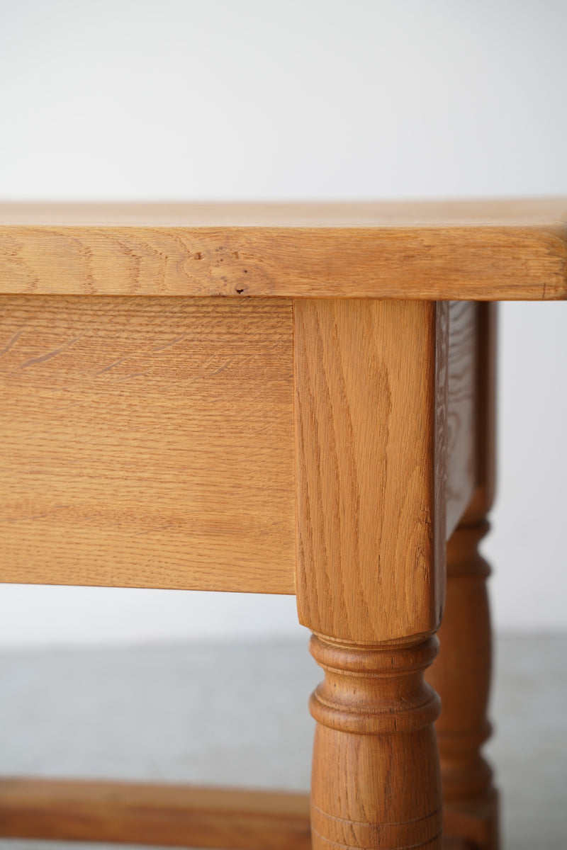 オークウッド <br> サイドテーブル / ナイトテーブル <br>大和店 - ヴィンテージ SHARK ATTACK