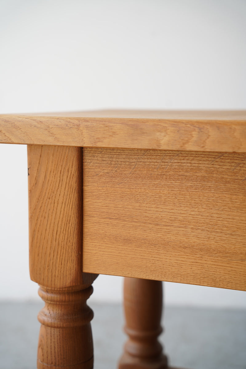 オークウッド <br> サイドテーブル / ナイトテーブル <br>大和店 - ヴィンテージ SHARK ATTACK