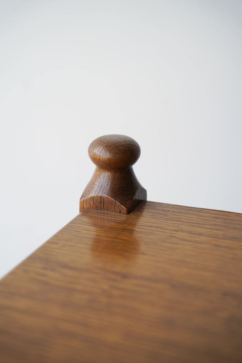 オークウッド サイドテーブル <br>大和店 - ヴィンテージ SHARK ATTACK