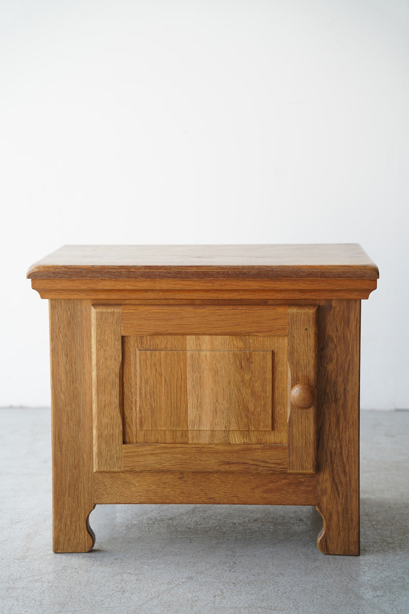 オークウッド ナイトテーブル/キャビネット <br>大和店 - ヴィンテージ SHARK ATTACK