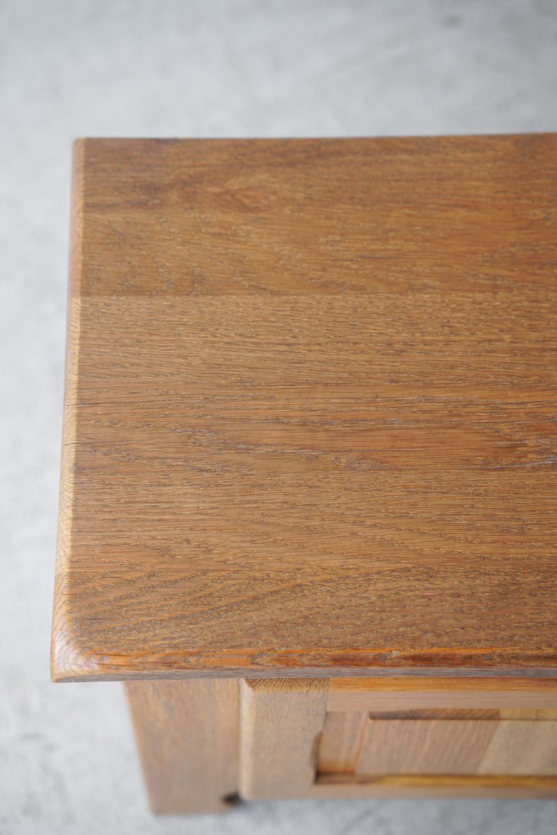 オークウッド ナイトテーブル/キャビネット <br>大和店 - ヴィンテージ SHARK ATTACK