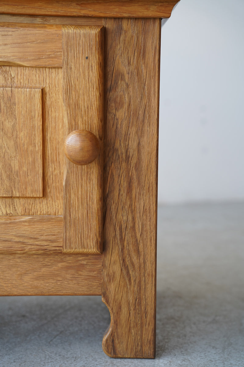 オークウッド ナイトテーブル/キャビネット <br>大和店 - ヴィンテージ SHARK ATTACK