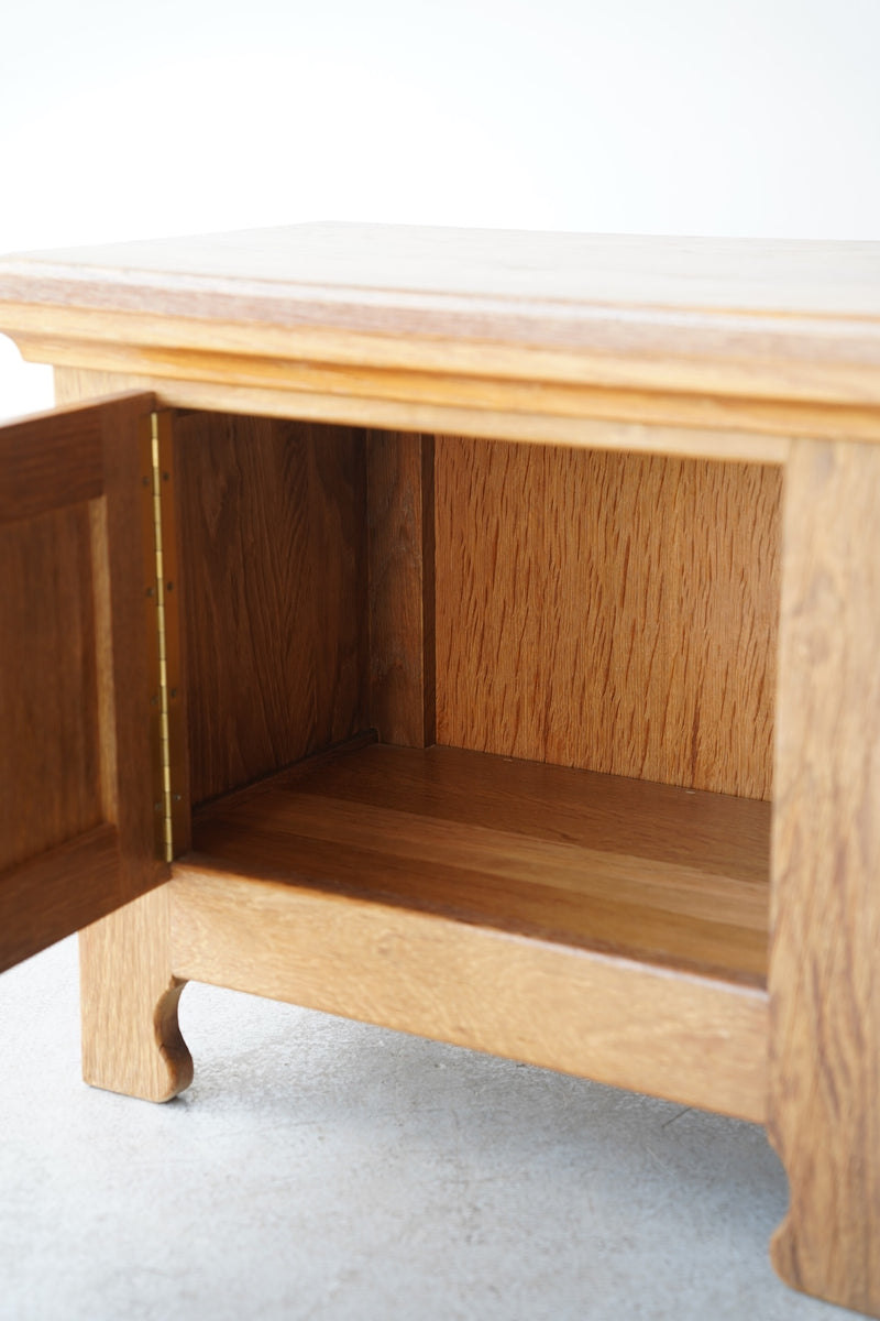 オークウッド ナイトテーブル/キャビネット <br>大和店 - ヴィンテージ SHARK ATTACK