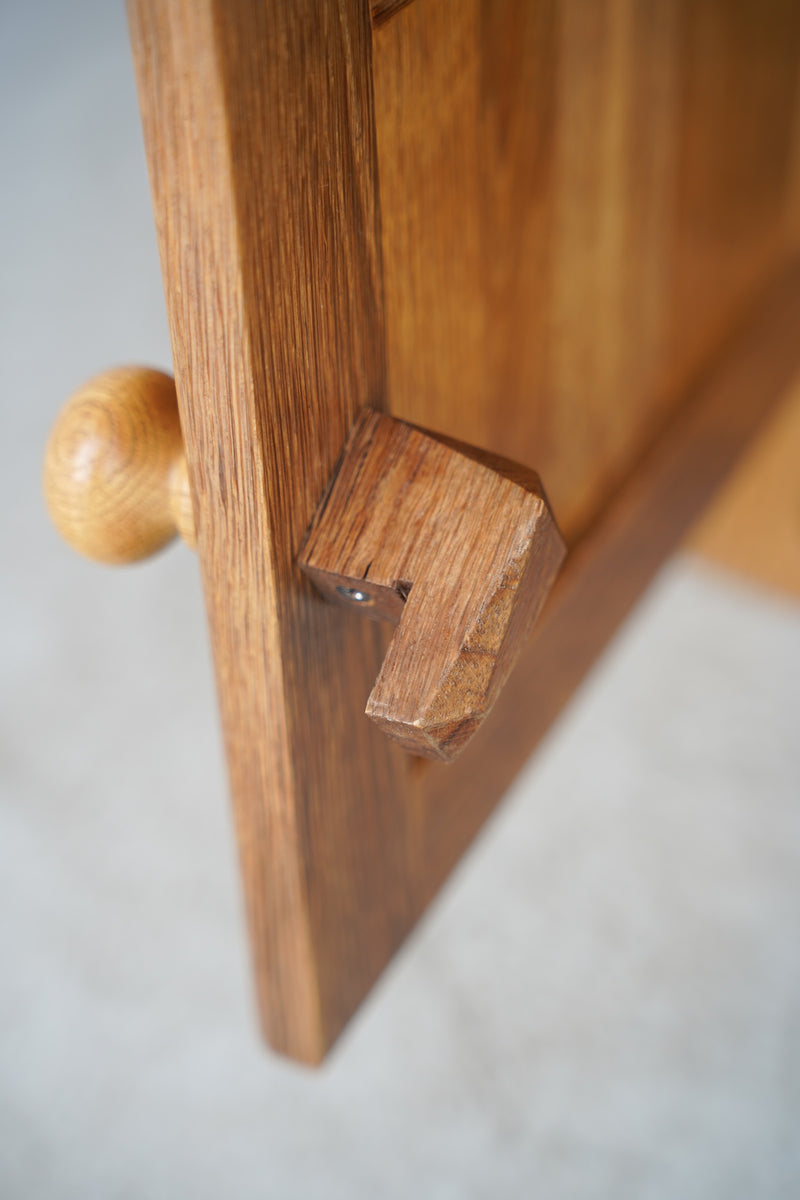 オークウッド ナイトテーブル/キャビネット <br>大和店 - ヴィンテージ SHARK ATTACK