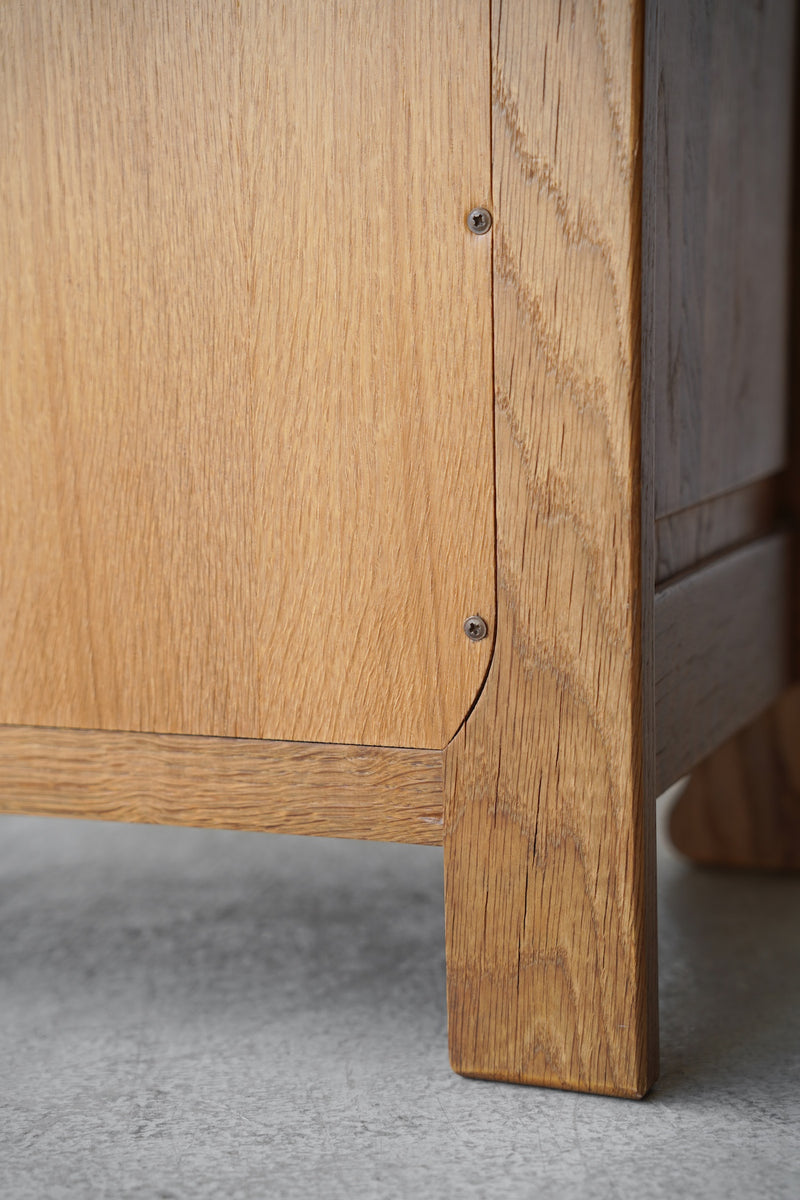 オークウッド ナイトテーブル/キャビネット <br>大和店 - ヴィンテージ SHARK ATTACK