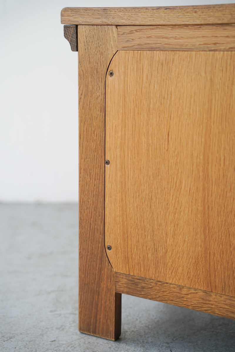 オークウッド ナイトテーブル/キャビネット <br>大和店 - ヴィンテージ SHARK ATTACK